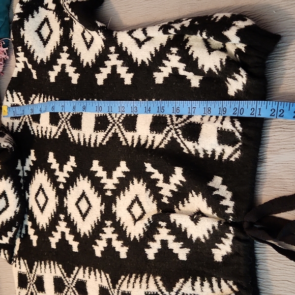 Boho No Boundaries Aztec turtle next sweater - Picture 9 of 10